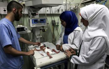 وقف التحويلات يهدد حياة مرضى غزة (أ ف ب)