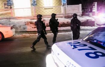 جانب من الهجوم على مسجد في كندا (الأناضول)