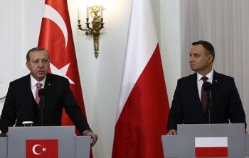 الرئيس التركي أردوغان ونظيره البولندي أندريه دودا في مؤتمر صحفي بوارسو