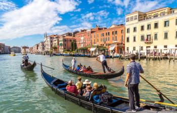 مدينة فينيسيا العائمة تستعد لفرض غرامة على كل سائح