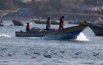 الصيادين يواجهون مضايقات مستمرة من الاحتلال 