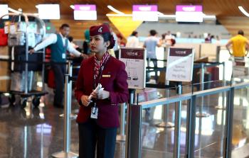 جانب من العمل في أحد المطارات القطرية أمس (أ ف ب) 