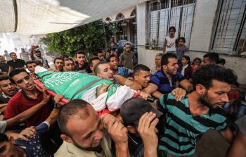 جانب من تشييع جثمان الشهيد حجازي (الأناضول)