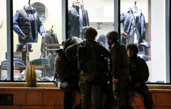 الاحتلال يواصل التنغيص على  المواطنين (أ ف ب)