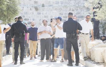 مستوطنون يؤدون طقوساً تلمودية بالأقصى (الأناضول)