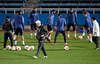 جانب من تدريبات ريال مدريد اليوم السبت استعداداً للمبارة النهائية (أ ف ب)