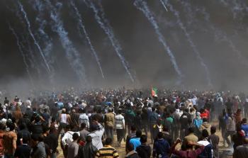 جانب من المواجهات في مخيم العودة في خان يونس على الحدود الشرقية لقطاع غزة - تصوير / ياسر فتحي