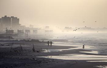 شاطئ بحر غزة اليوم (أ ف ب)