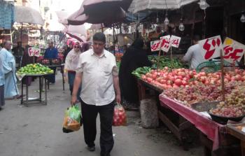 أسعار غالبية السلع والخدمات صعدت بنسبة كبير في نوفمبر الماضي (أرشيف)