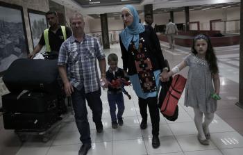 جانب من العمل على معبر رفح أمس (أ ف ب) 