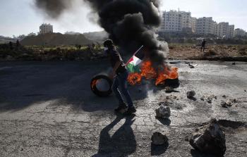 مواجهات بين قوات الاحتلال وفلسطينيين في رام الله  (أ ف ب)