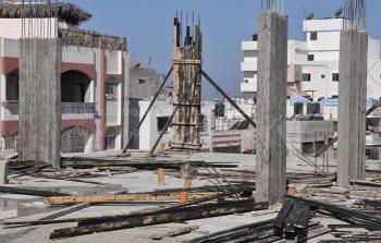 توقف العديد من الأعمال الإنشائية في القطاع نتيجة تراجع استيراد الإسمنت بفعل الحصار 