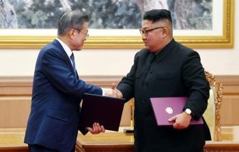 الرئيسان الكوري الشمالي ونظيره الجنوبي