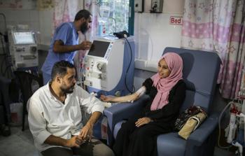 أمير وصفاء في غرفة غسيل الكلى (الأناضول)