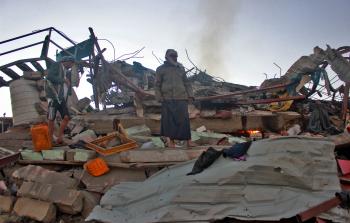 آثار قصف في اليمن (أ ف ب)