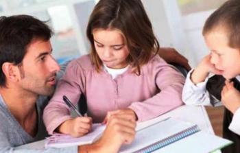 المهم أن يكون الأب قد أعد جدولًا دراسيًّا لابنه منذ بداية العام الدراسي