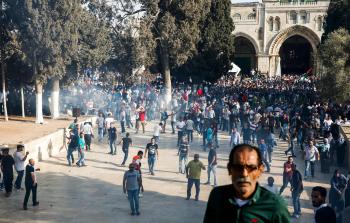 فلسطينيون يحتفلون بدخول الأقصى مجدداً (الأناضول) 