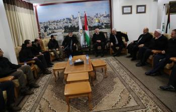 خلال استقبال المحررين الثمانية في منزل هنية 