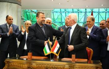 توقيع اتفاق المصالحة الفلسطينية في مصر (الأناضول)