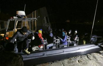 جانب من إنقاذ المهاجرين قبالة السواحل الليبية (أ ف ب)