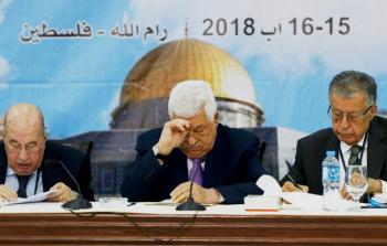 رئيس السلطة محمود عباس ذو نهج تفردي إقصائي