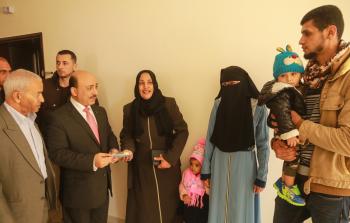 تسليم منزل لإحدى العائلات في غزة تصوير( محمود الهندي)