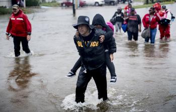 جانب من الإعصار الذي يضرب الولايات المتحدة (أ ف ب)