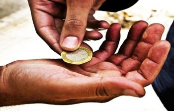 أفضل الصدقات ما كان في حال العسر فضلًا عن اليسر