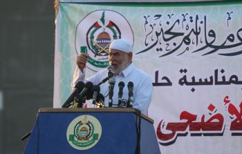 د. أحمد بحر خلال خطبة العيد اليوم - الأناضول