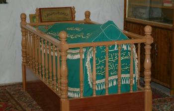 ضريح الصحابي / دحية الكلبي بداخل مسجد بحمص