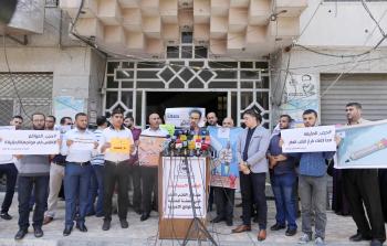 جانب من وقفة احتجاجاً على حجب المواقع بغزة أمس (تصوير / ياسر فتحي)