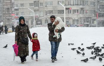  عاصفة ثلجية شلت الحركة في إسطنبول  (أ ف ب)