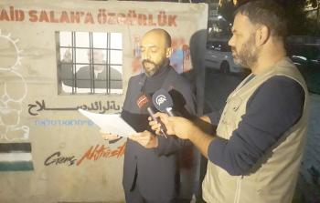 جانب من فعالية ضد توقيف الشيخ رائد صلاح أمام سفارة الاحتلال في تركيا (الأناضول)