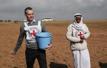 جانب من زراعة الأراضي الحدودية جنوب القطاع (أ ف ب)