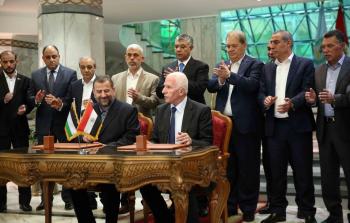 جانب من توقيع اتفاق المصالحة الفلسطينية (الأناضول)