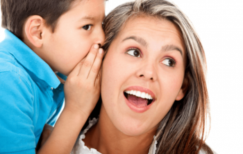 التربية والتوجيه الوالدي المستمر لدى الطفل لتعريفه بالصح والخطأ