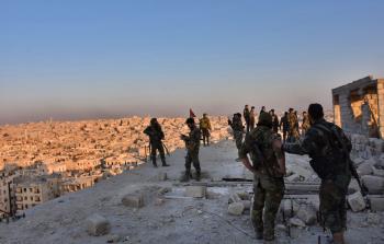 أفراد من النظام السوري في شرق حلب (أ ف ب)