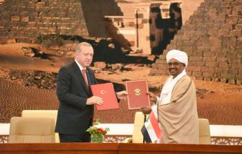 الرئيس السوداني عمر البشير ونظيره والتركي رجب طيب أردوغان (أرشيف)