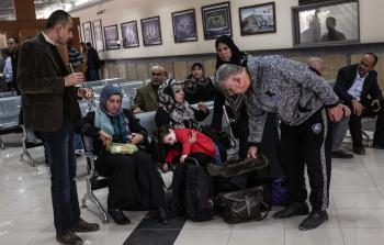 جانب من العمل عبر معبر رفح (أ ف ب)