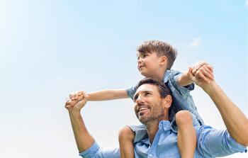 تسلط الأب، وعدم تركه مساحة للتعبير عن الرأي يسبب تلك الفجوة