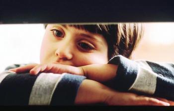  الطفل يسيطر عليه الشعور بالقلق من المستقبل