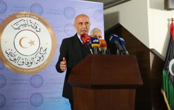  وزير الداخلية الإيطالي ماركو مينيتي في مؤتمر صحفي له في ليبيا  أمس (أ ف ب)