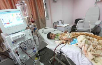 مريض  داخل إحدى مستشفيات القطاع (أرشيف)