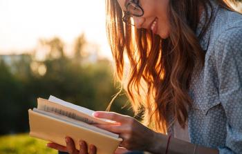 المرأة تنسى مظهرها الخارجي والرعاية الذاتية مثل المطالعة والرياضة