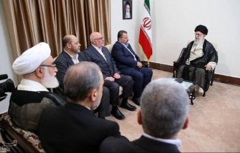 صورة جانبية للقاء