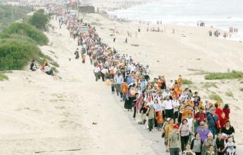 قطعان المستوطنين خلال اندحارهم من القطاع (أرشيف)