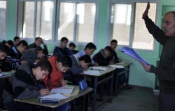 صورة أرشيفية لمدرس في غزة