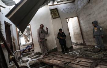 آثار لقصف الاحتلال في خانيونس (أ ف ب)