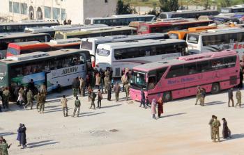 استئناف إجلاء السوريين المحاصرين اليوم (أ ف ب)