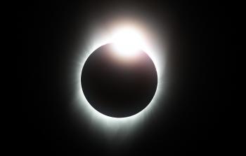 القمر العملاق (أ ف ب)